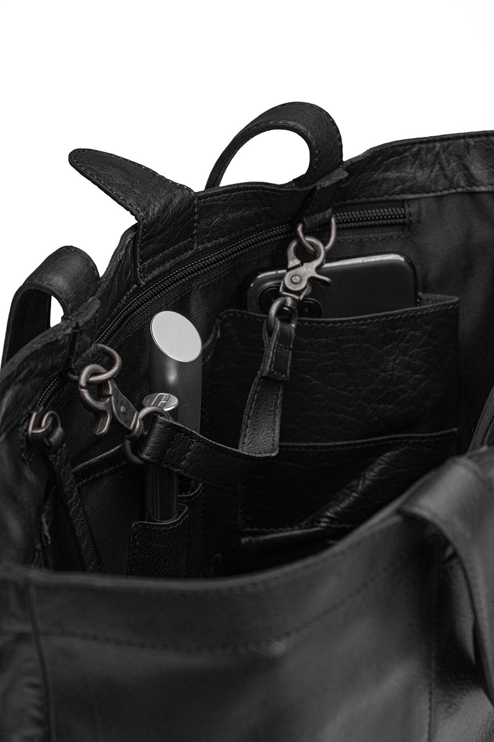Hibablackdetail — gemaakt met MUUD Hiba Black - Handgemaakt leren shopper met opbergvakken 27x29cm (4)