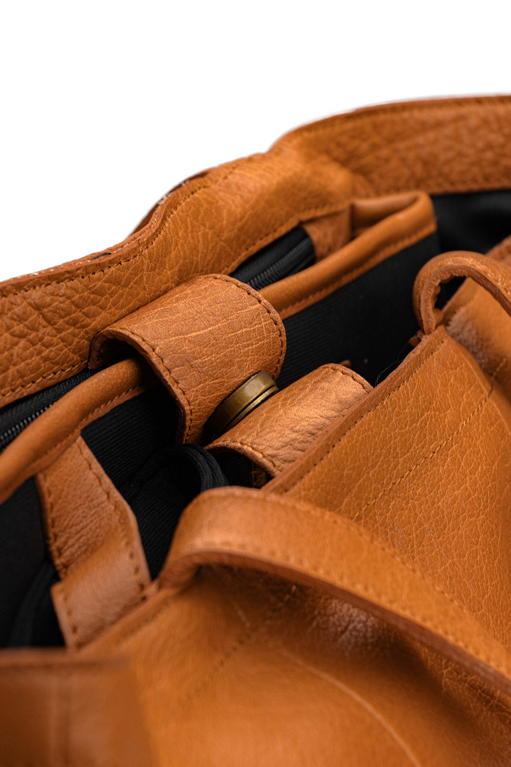Hibawhiskydetail — gemaakt met MUUD Hiba Whisky - Handgemaakt leren shopper met opbergvakken 27x29cm (2)