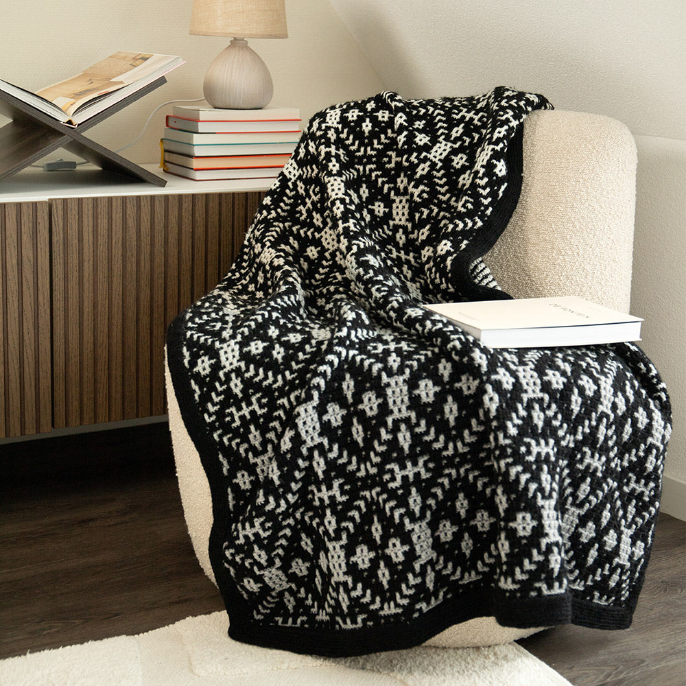 Zwarte — gemaakt met One Skein of Love - Radiance Deken Haakpakket