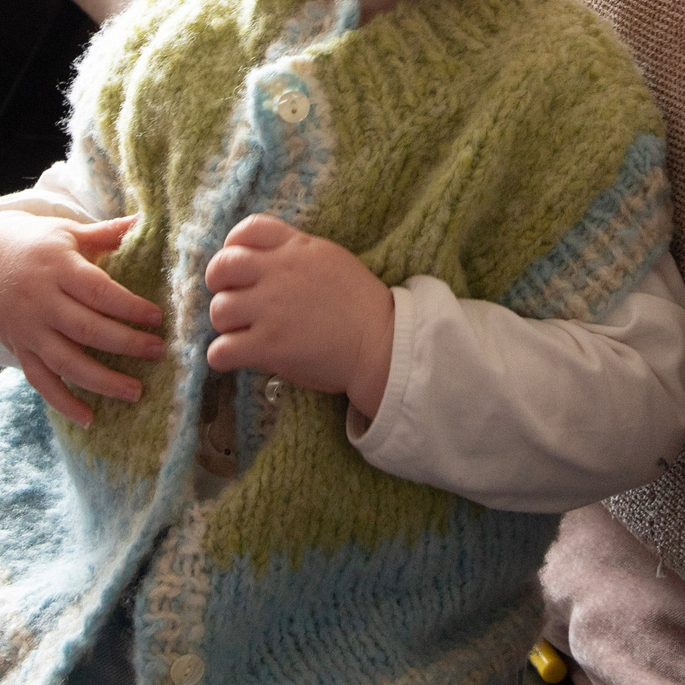 Piuma mini me — gemaakt met Piuma Mini & Me vest (Kind) Garen- en Breipakket (2)