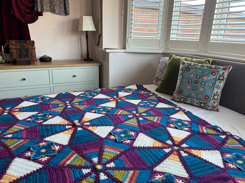 Royal garden special — gemaakt met Royal Garden Blanket Special DK & Bellissima Haakpakket - Jane Crowfoot