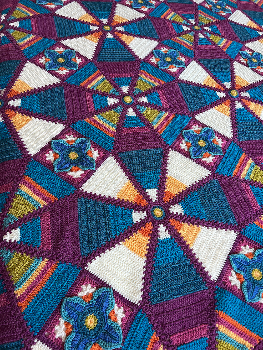 Royal garden special — gemaakt met Royal Garden Blanket Special DK & Bellissima Haakpakket - Jane Crowfoot (2)