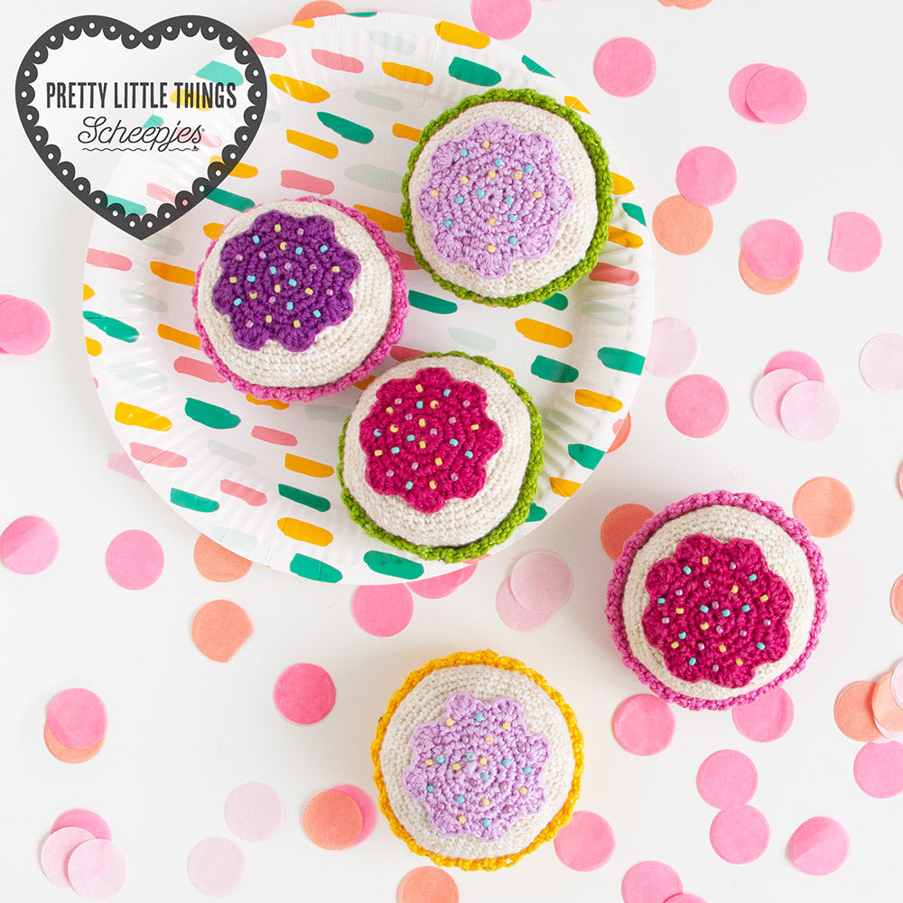 Pretty little cupcakes — gemaakt met Scheepjes Klein Maar Fijn Nr.15 Hoera