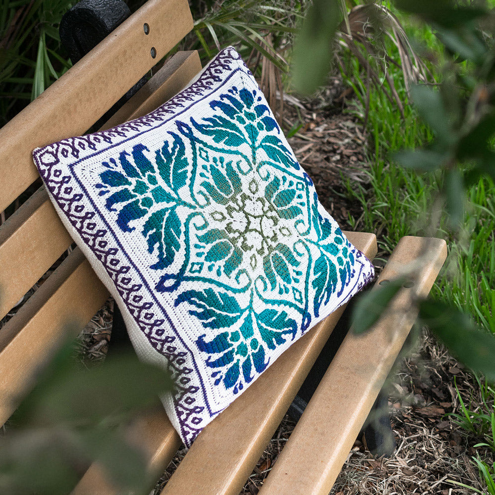 Petalique pillow — gemaakt met Scheepjes Petalique MAL Kussen Whirl / Whirlette (4)