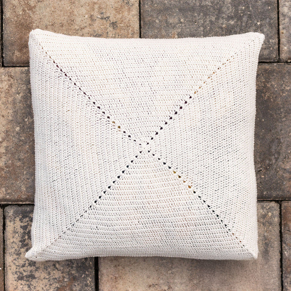 Petalique pillow — gemaakt met Scheepjes Petalique MAL Kussen Whirl / Whirlette (3)