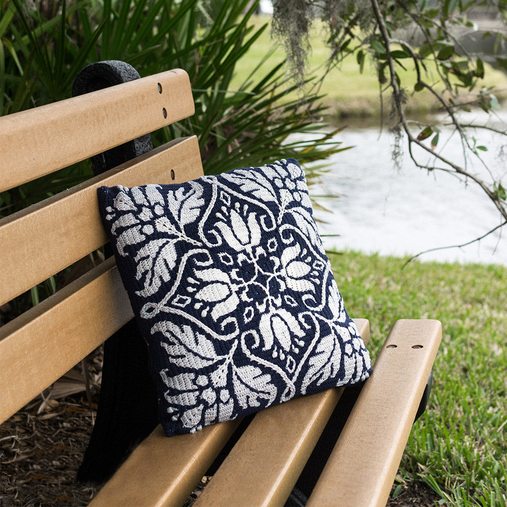 Petalique pillow — gemaakt met Scheepjes Petalique MAL Kussen Whirlette (2)