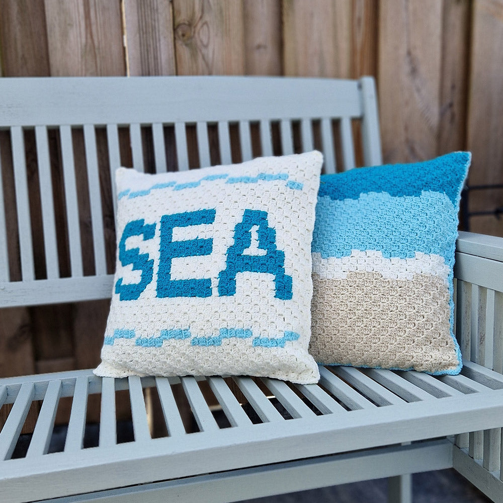 Zeethema kussenhoes — gemaakt met Sea & Beach kussen - CB's Creations Haakpakket