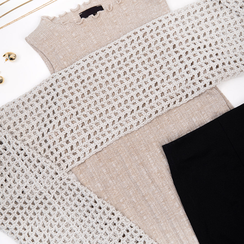 Beige top — gemaakt met Sleeve Top Haakpakket – Finishing Stitches (3)