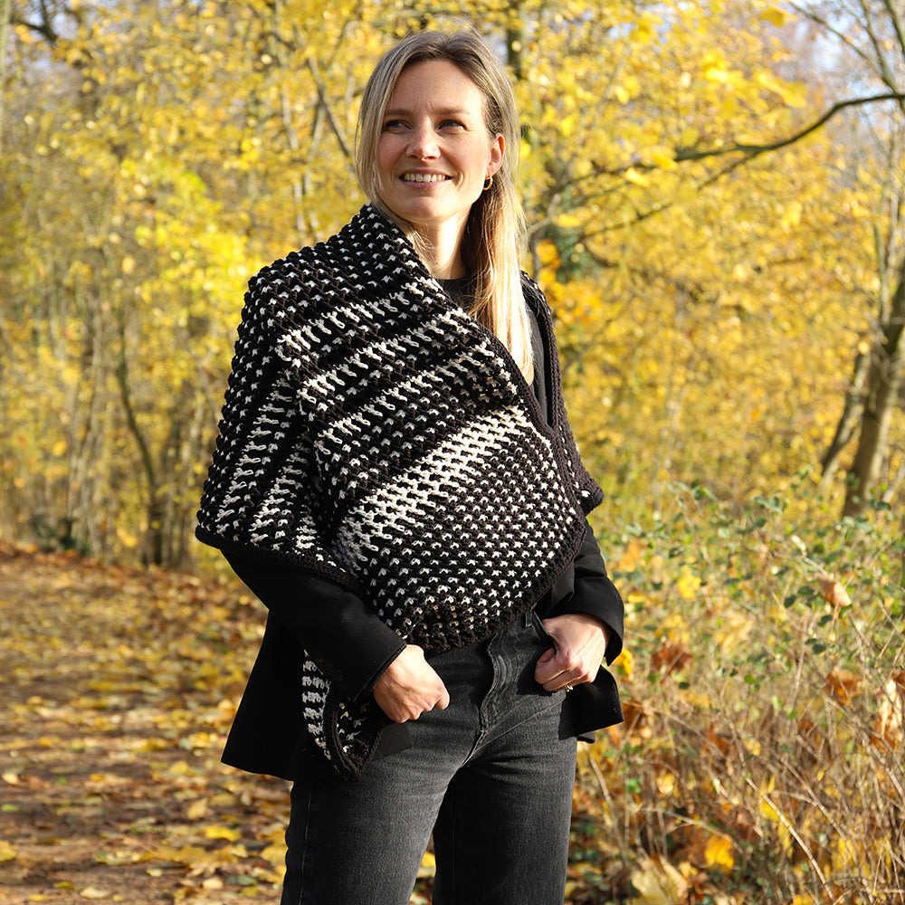 Poncho — gemaakt met Stola Moonlight Shadow Haakpakket (4)