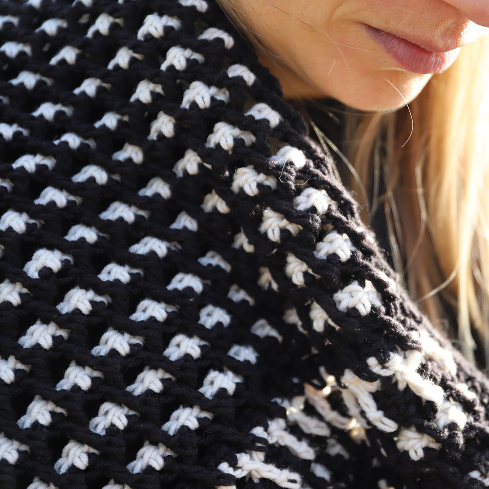 Poncho — gemaakt met Stola Moonlight Shadow Haakpakket (3)
