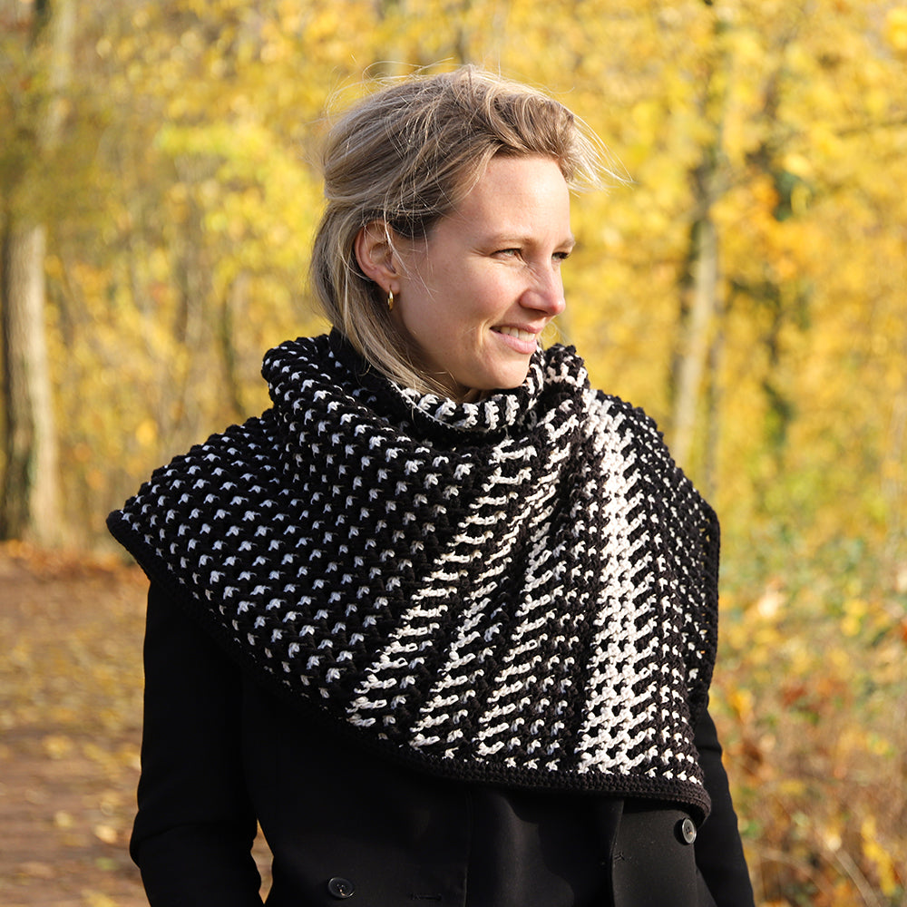 Poncho — gemaakt met Stola Moonlight Shadow Haakpakket (7)