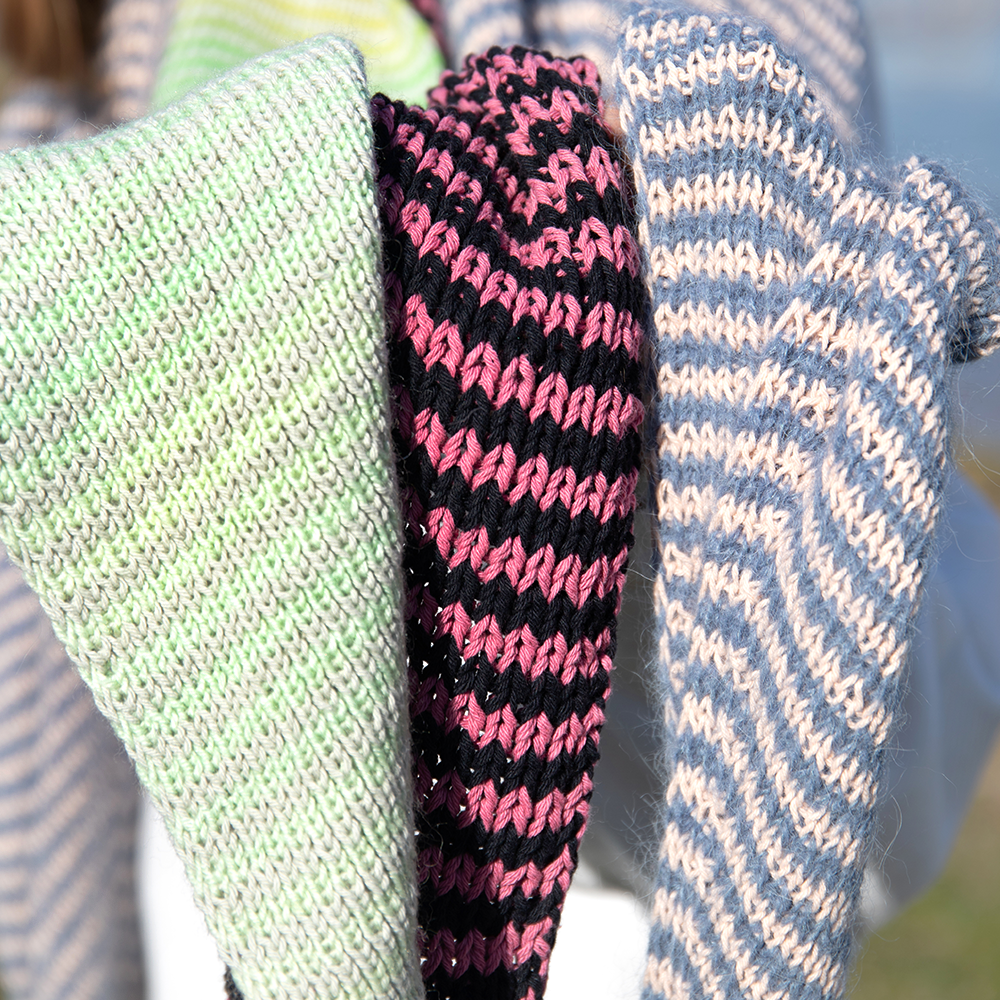 Alle kleuren — gemaakt met Strepen Sjaal Silk Breipakket
