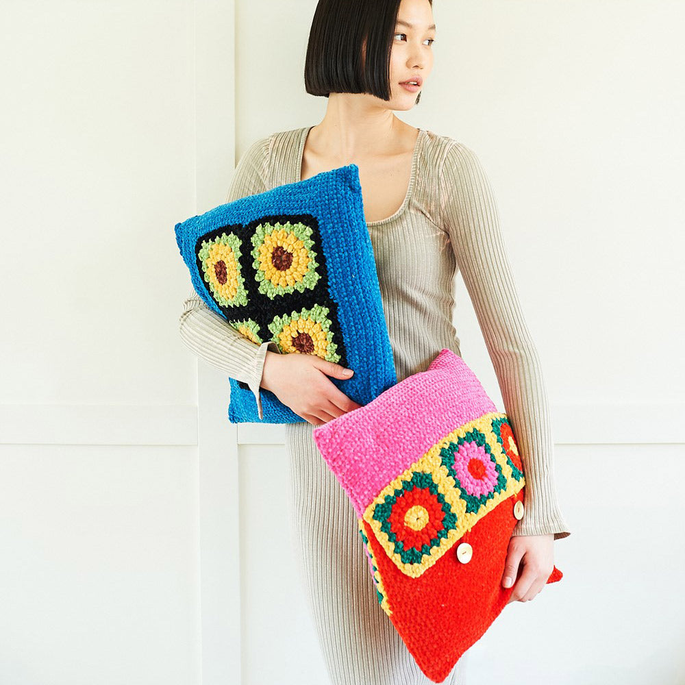 Stylecraft haakpatroon Squeeze Me Crochet Blanket and Cushions (2)
