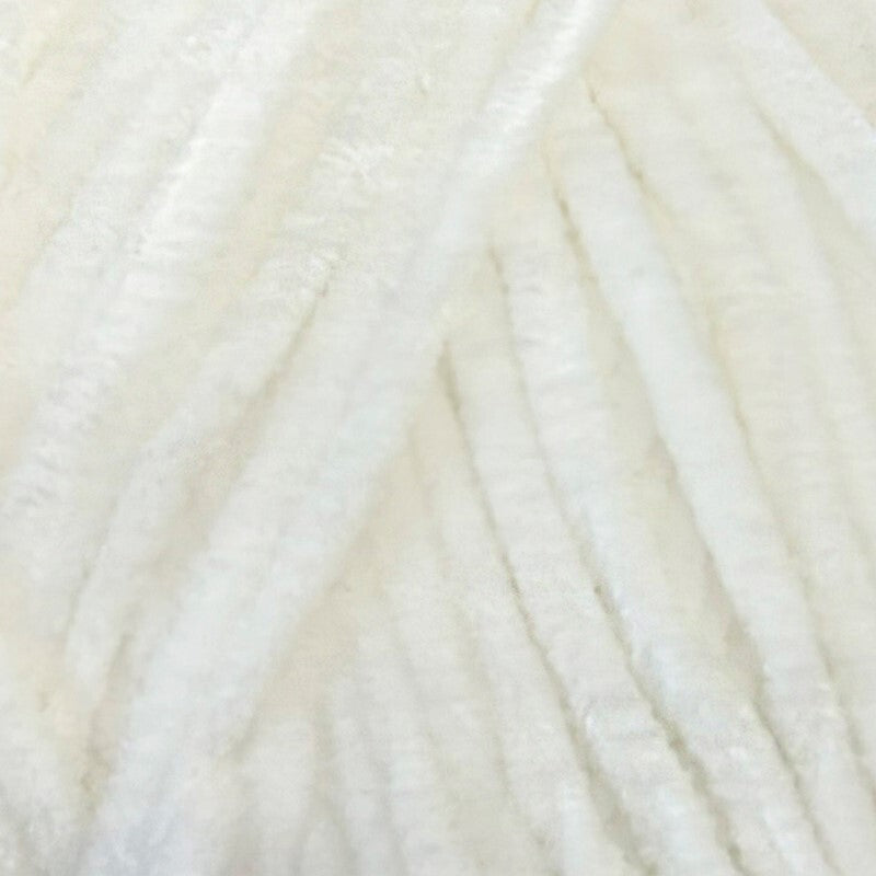 White — gemaakt met Stylecraft Squeeze Me
