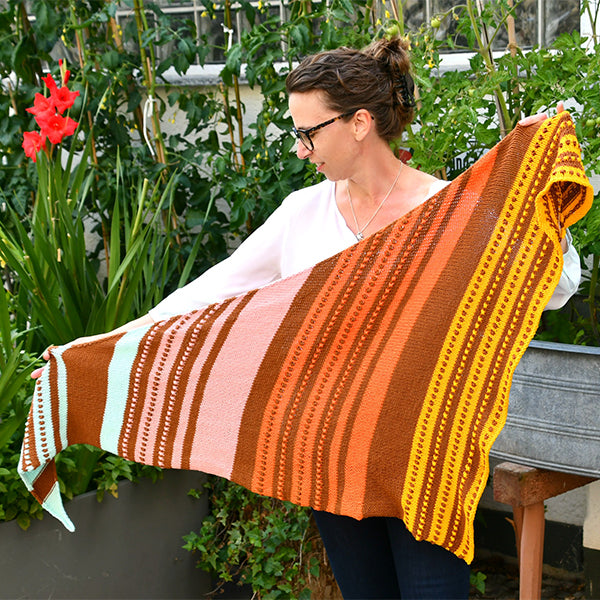 Retro — gemaakt met Sweet Seventies Omslagdoek Breipakket