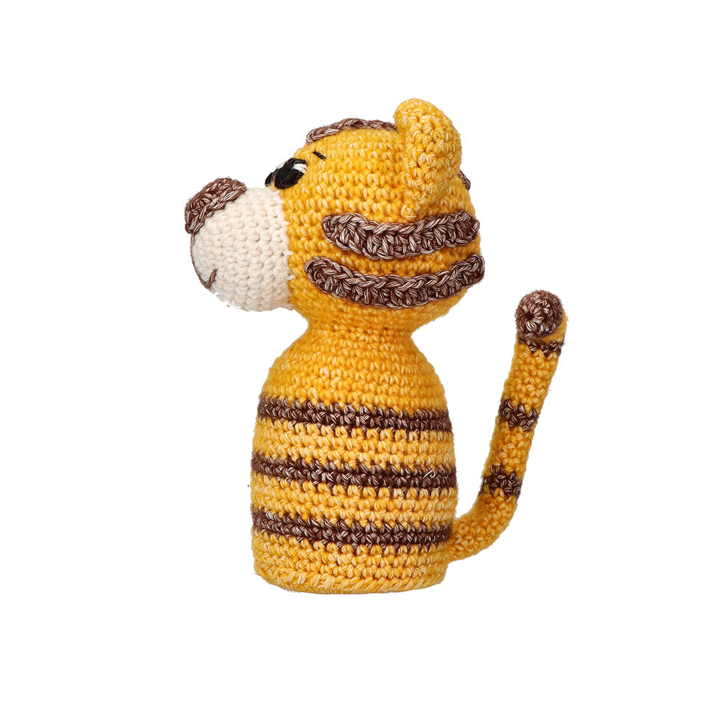 Tijger pegdoll — gemaakt met Tijger Pegdoll Garen en Haakpakket