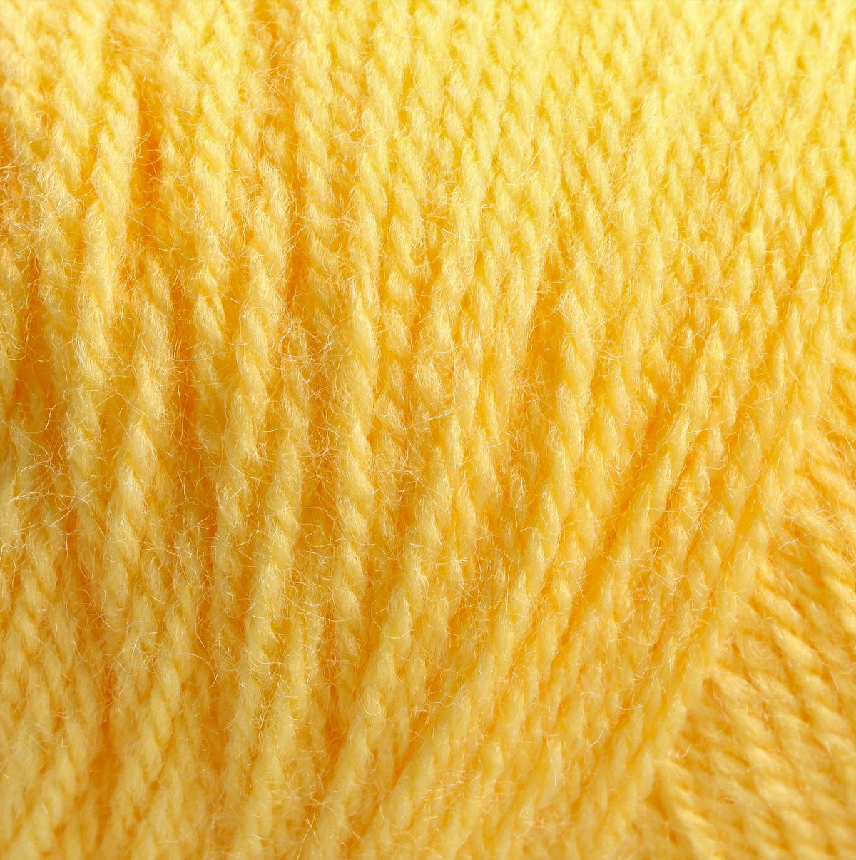 Yarn and Colors Amazing 014 Sunflower - detail van het garen