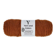 Yarn and Colors Amazing 026 Satay - bol garen in deze kleur