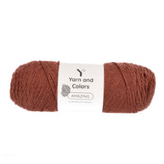 Yarn and Colors Amazing 027 Brunet - bol garen in deze kleur