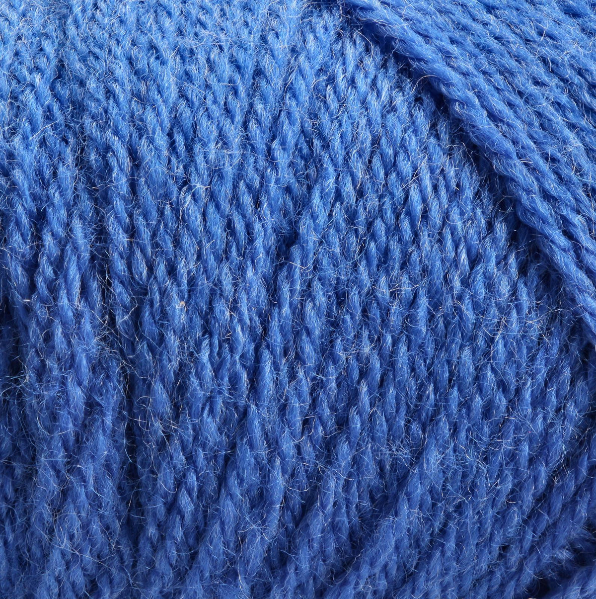Yarn and Colors Amazing 068 Sapphire - detail van het garen
