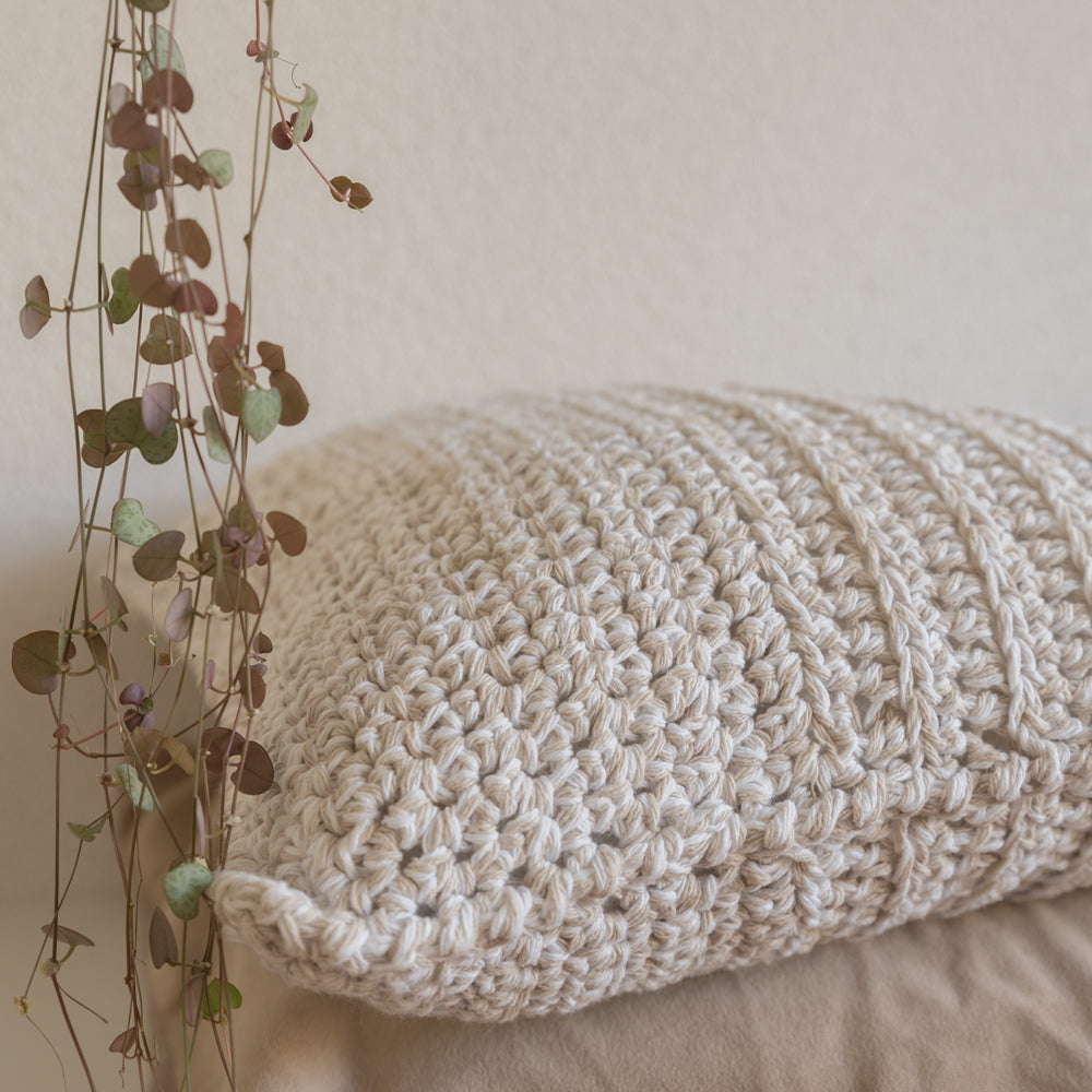 Yarn and Colors Be Gentle Cushion Haakpakket (2)