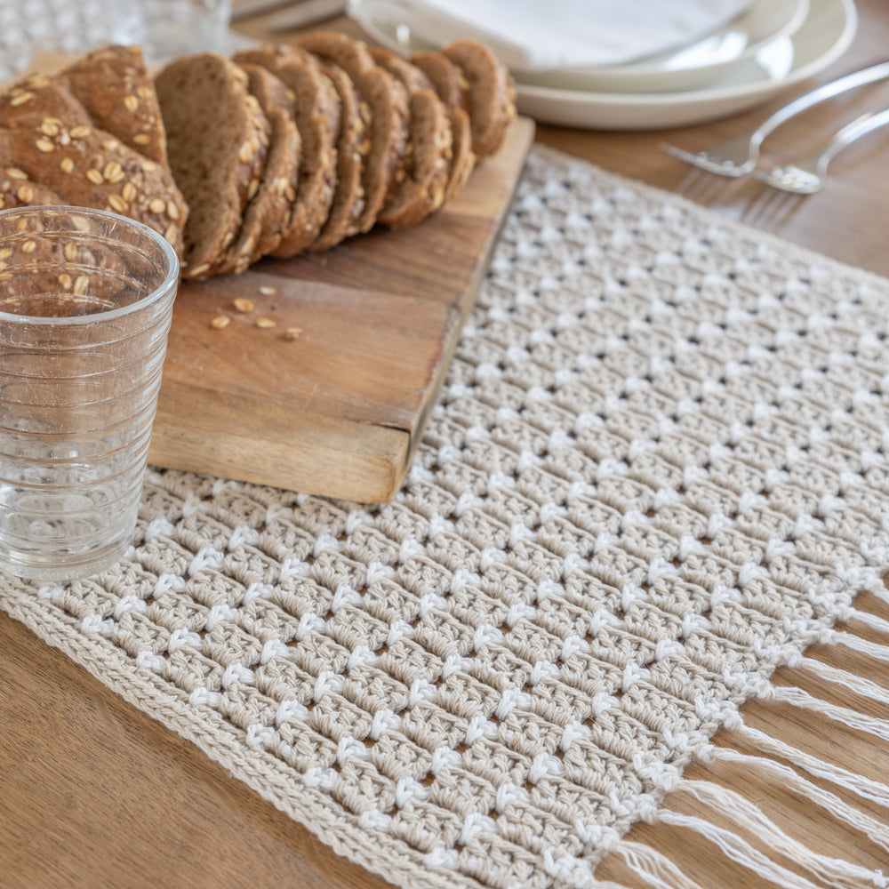 Yarn and Colors Be Gentle Table Runner Haakpakket (2)