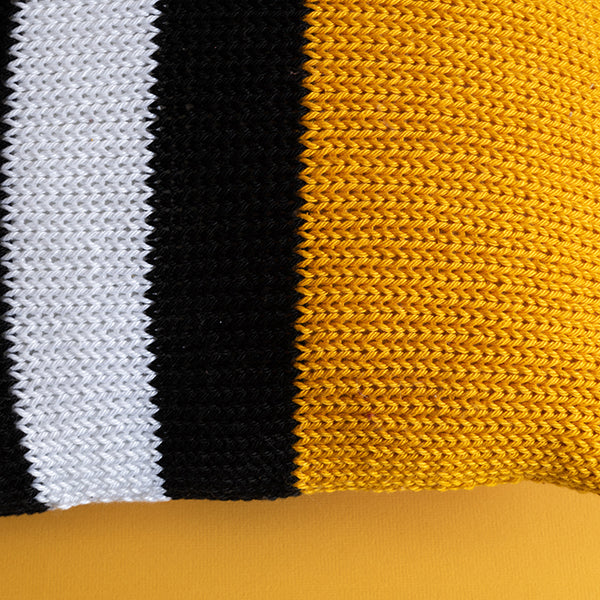 Yarn and Colors Black, White and Bright Comfy Cushion Breipakket (4)