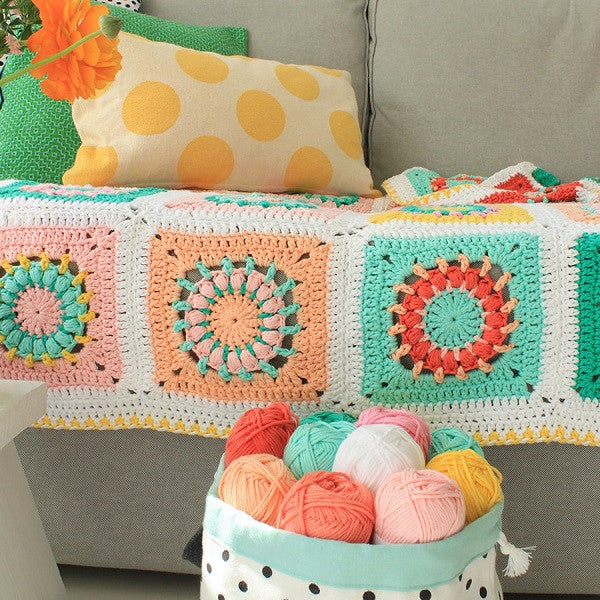 Blossom blanket — gemaakt met Yarn and Colors Blossom Blanket Booklet (2)