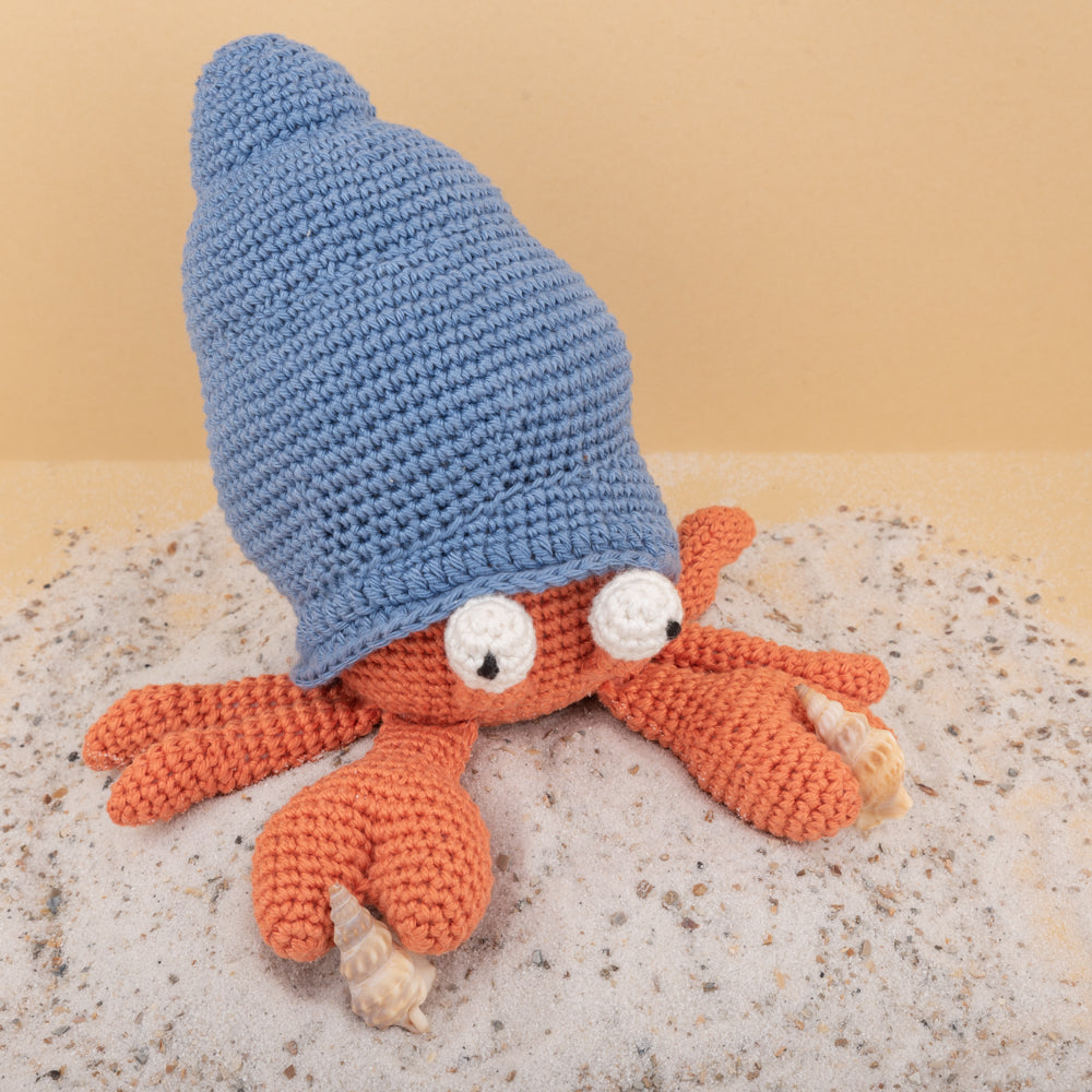 Brendan the hermit crab — gemaakt met Yarn and Colors Brendan the Hermit Crab Haakpakket (2)