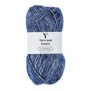 Yarn and Colors Charming 060 Navy Blue - bol garen in deze kleur