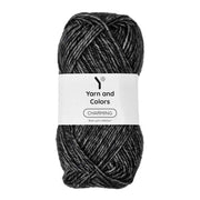 Yarn and Colors Charming 100 Black - bol garen in deze kleur