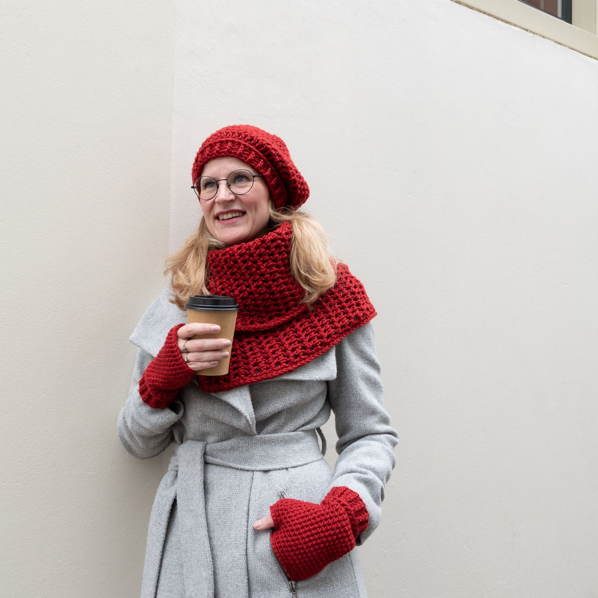Alles — gemaakt met Yarn and Colors Chunky Cheerful Colsjaal Haakpakket