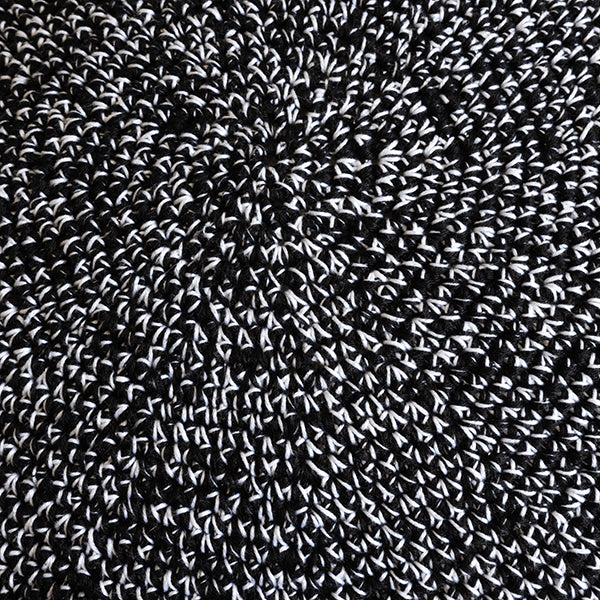 Yarn and Colors Dazzling Comfy Cushion Haakpakket White / Black (4)