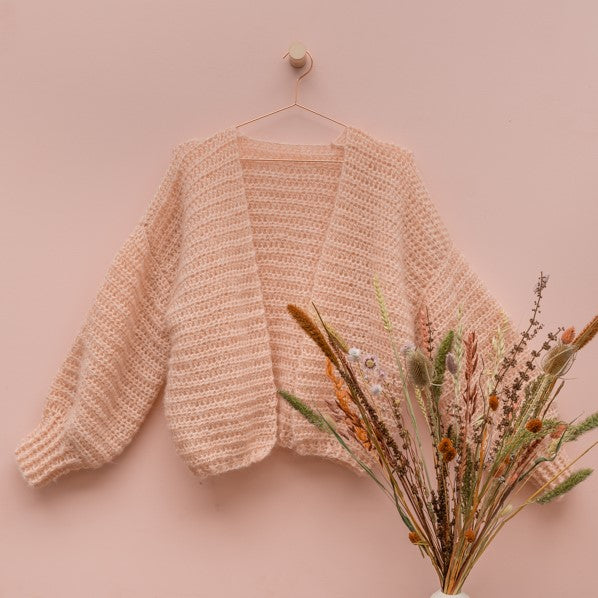Haakpatroon yarn and colors cloud cardigan crochet — gemaakt met Yarn and Colors Elegant
