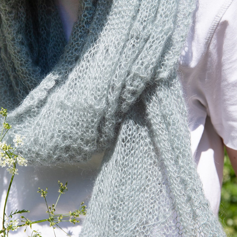 Breipatroon droomsjaal — gemaakt met Yarn and Colors Elegant