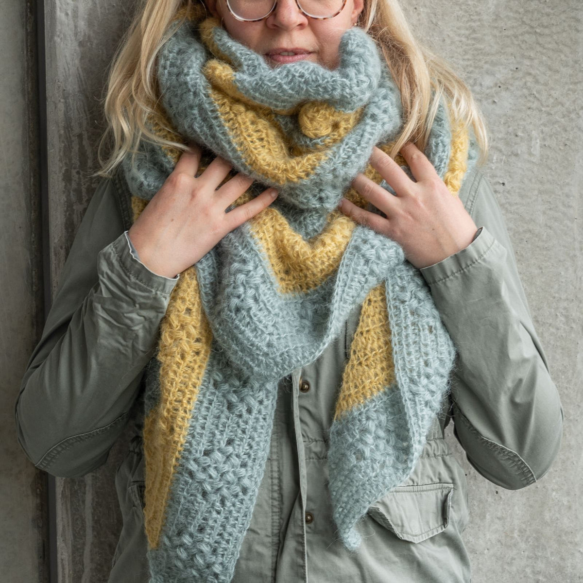 Elegant diamond bobble shawl — gemaakt met Yarn and Colors Elegant Diamond Bobble Shawl Haakpakket
