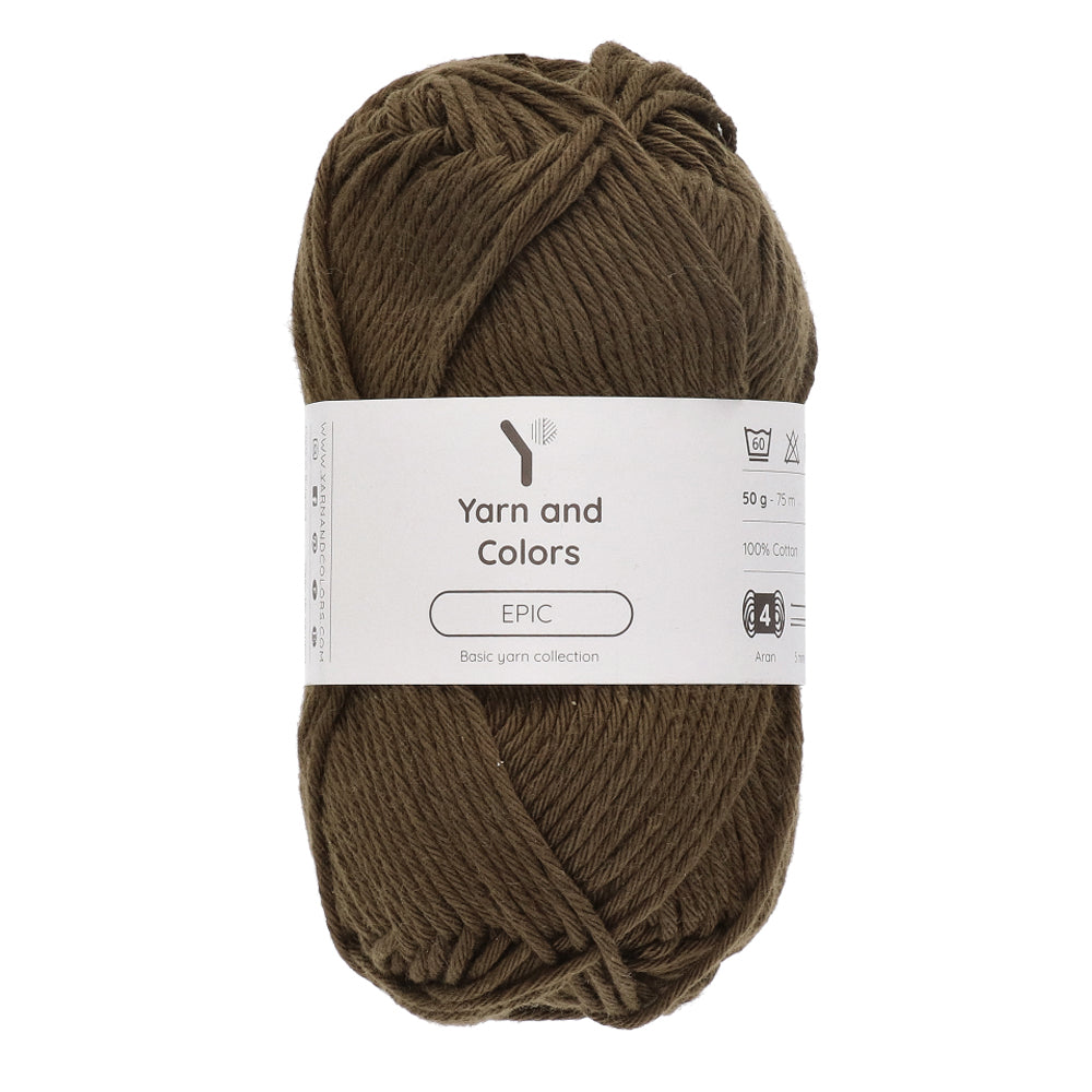 Yarn and Colors Epic 124 Fir - bol garen in deze kleur