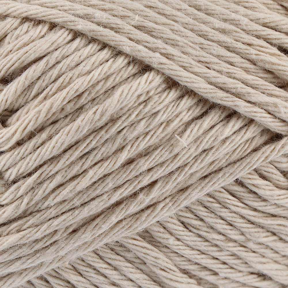 Yarn and Colors Epic 126 Sand - detail van het garen