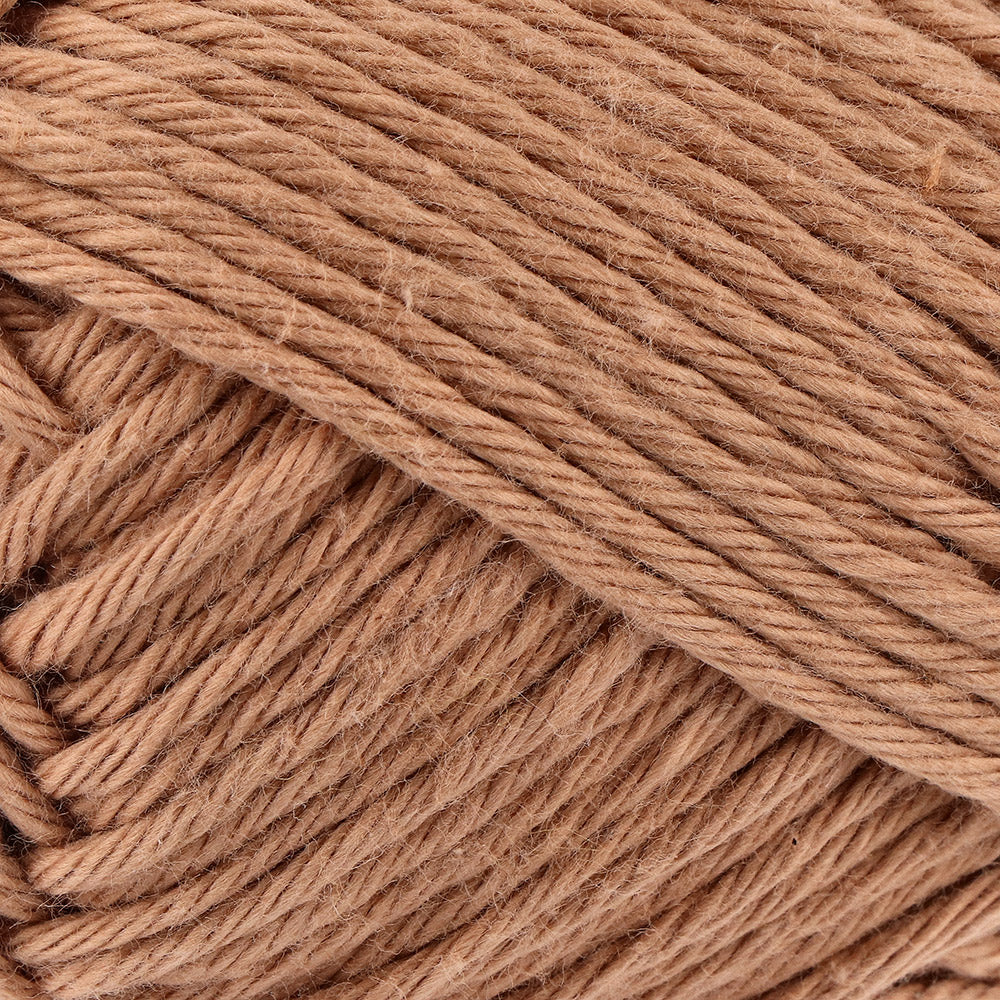 Yarn and Colors Epic 127 Fawn - detail van het garen