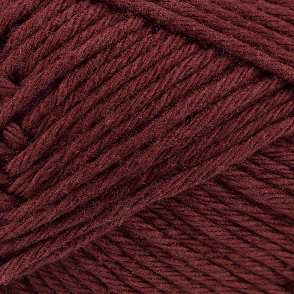 Yarn and Colors Epic 131 Merlot - detail van het garen