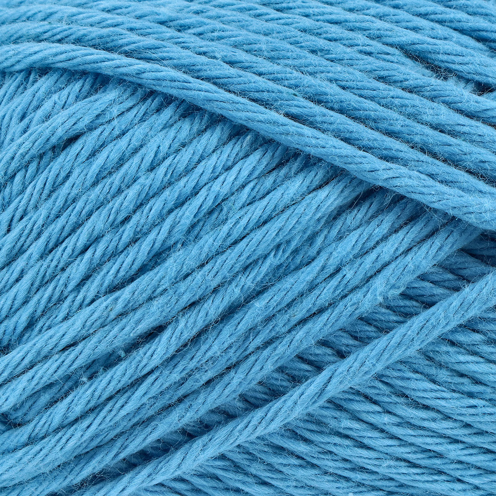 Yarn and Colors Epic 137 Sky - detail van het garen