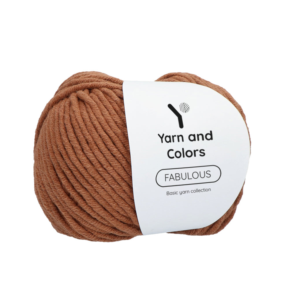 Yarn and Colors Fabulous 008 Teak - bol garen in deze kleur