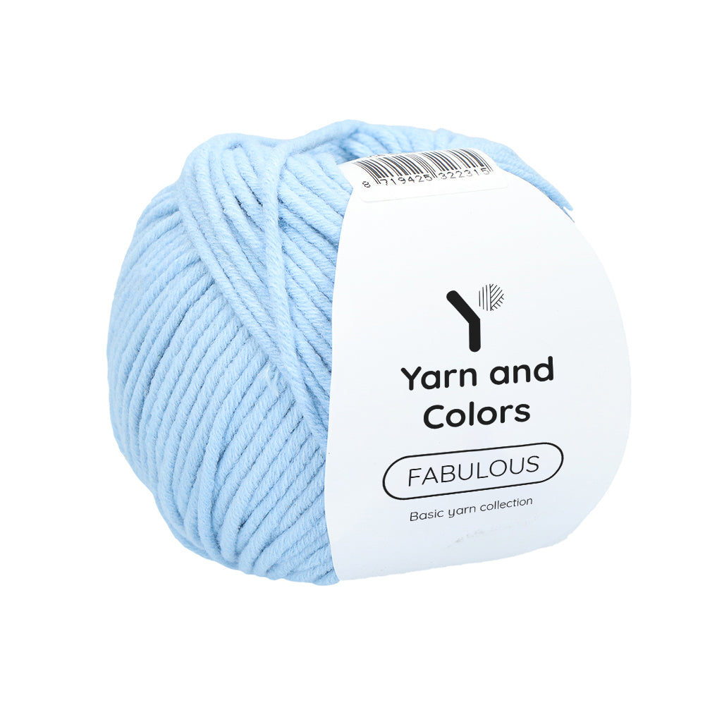 Yarn and Colors Fabulous 063 Ice Blue - bol garen in deze kleur