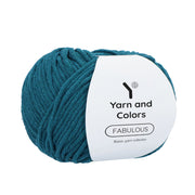 Yarn and Colors Fabulous 070 Petroleum - bol garen in deze kleur