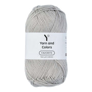 Yarn and Colors Favorite 095 Soft Grey - bol garen in deze kleur