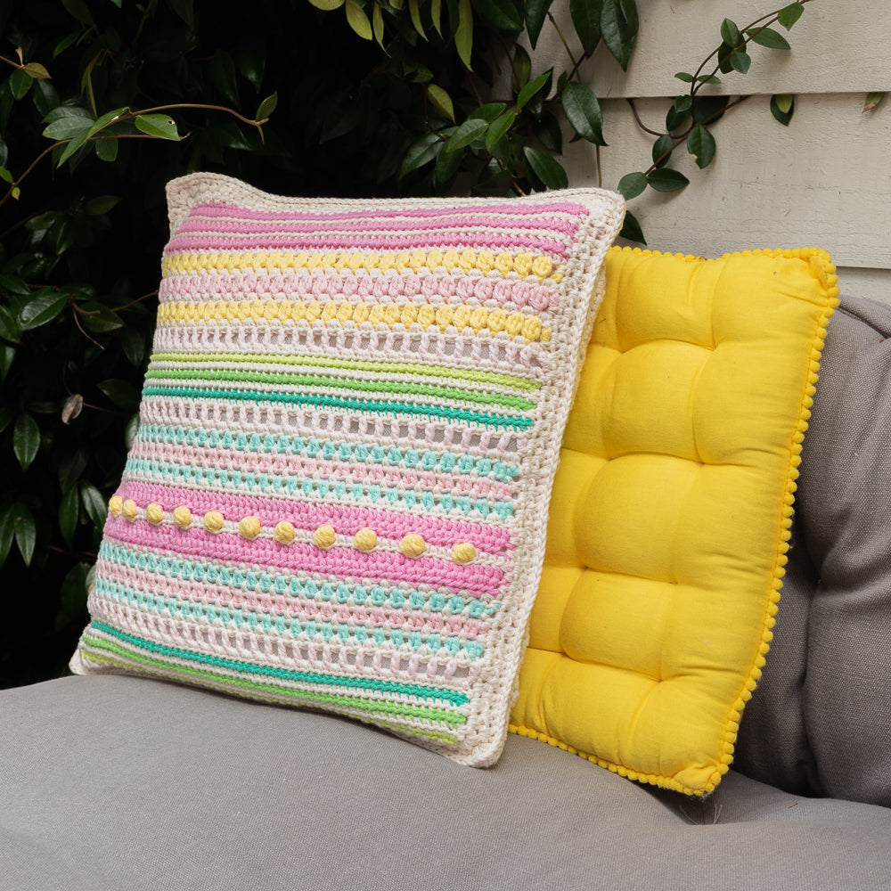Garden party cushion — gemaakt met Yarn and Colors Garden Party Cushion Haakpakket (2)