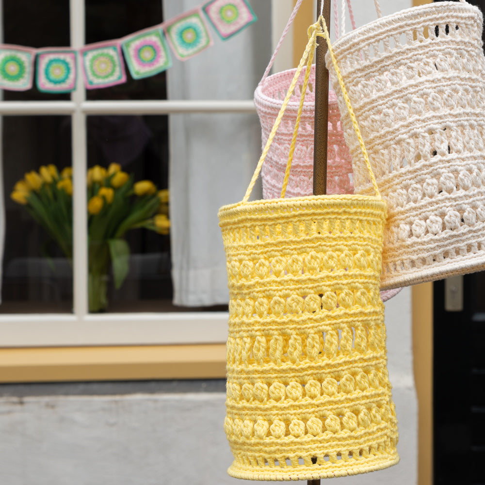 Garden party lanterns — gemaakt met Yarn and Colors Garden Party Lantern Haakpakket (2)
