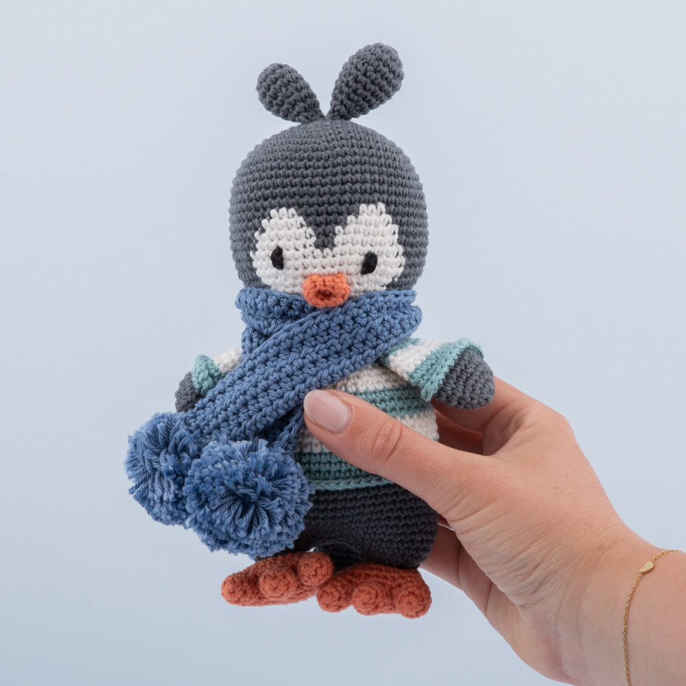 Hosih the penguin — gemaakt met Yarn and Colors Hoshi the Penguin Haakpakket (2)