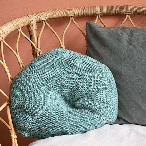 Yarn and Colors Leaf Cushion Haakpakket (2)