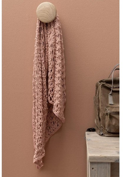 Lots of dots wrap ros — gemaakt met Yarn and Colors Lots of Dots Wrap Haakpakket